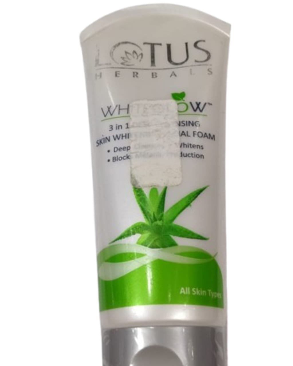 Lotus Herbals WhiteGlow 3-in-1 Deep Cleansing Skin Brightening Facial Foam – For All Skin Types | arzao